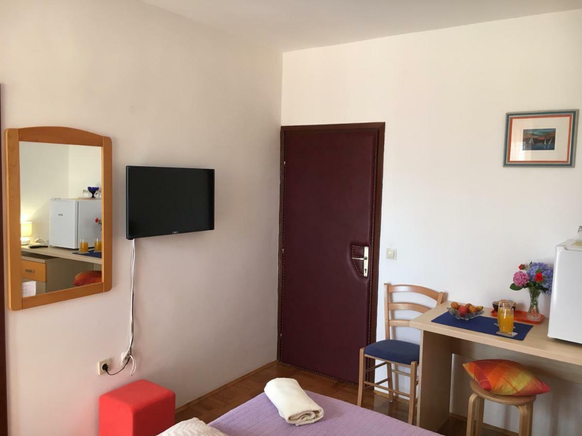 Studio Apartment And Rooms Adria Vodice Exterior photo